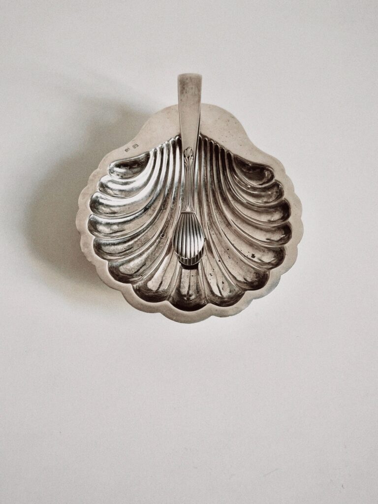 Shell Shaped Dish With Prong Detail